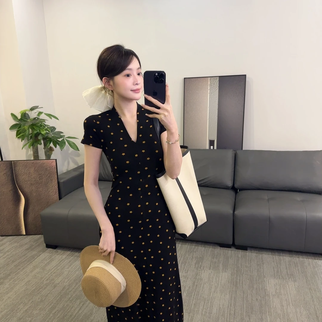 【OS&oneshow】夏季修身显瘦纯欲黑色连衣裙法式星星包臀连衣裙女