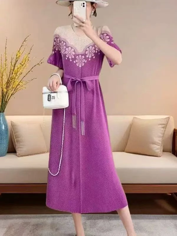 4133褶皱设计师新款洋气宽松连衣裙修身名媛时尚气质收腰连衣裙