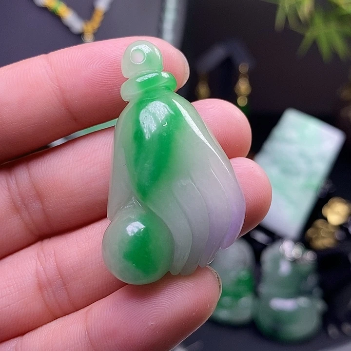 翡翠未镶嵌吊坠(赠链)