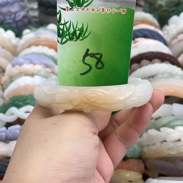 未镶嵌手镯石英岩玉