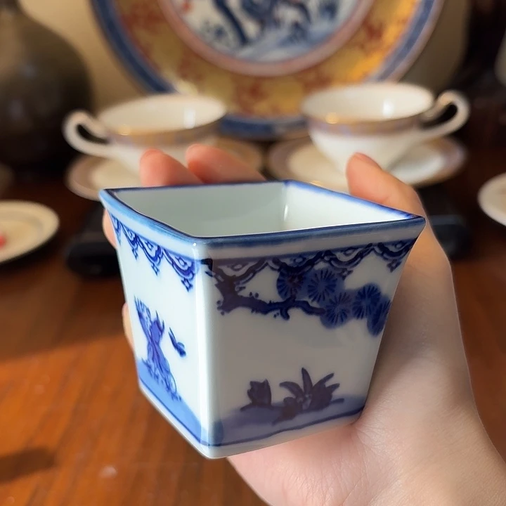 8202釉下青花婴戏方形钵