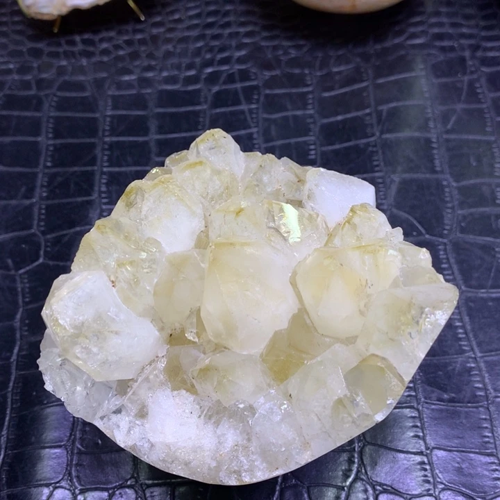 水晶福利大牙黄晶花未镶嵌