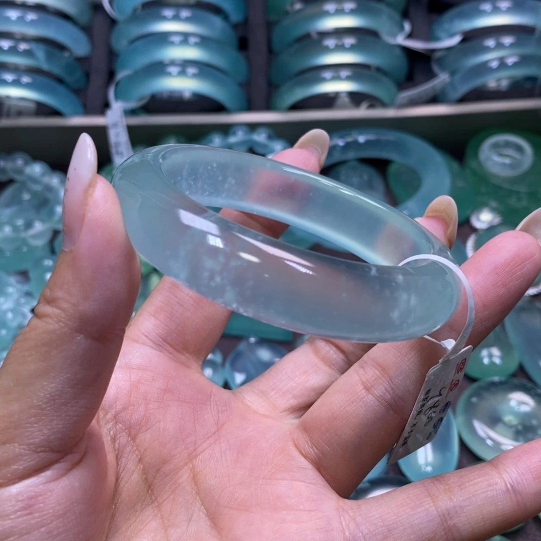 天***吧未镶嵌蛇纹石玉手镯