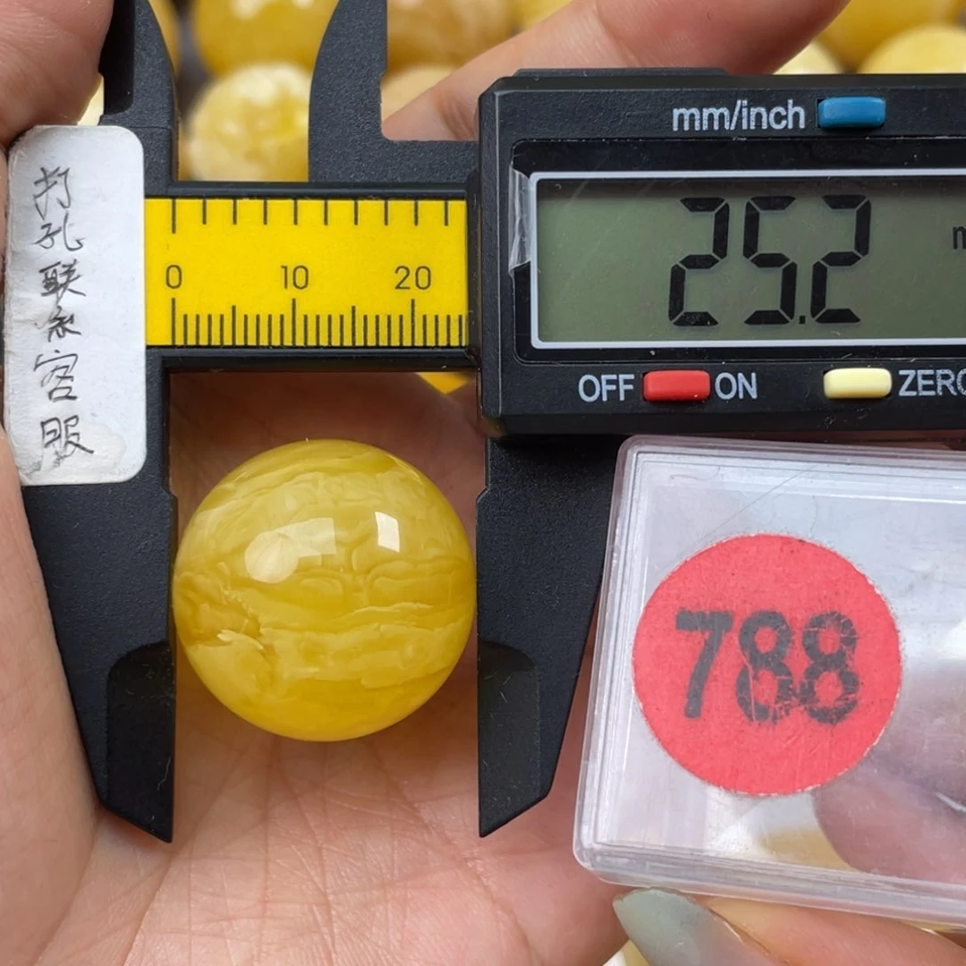 未镶嵌蜜蜡珠宝奇石九****艾微瑕