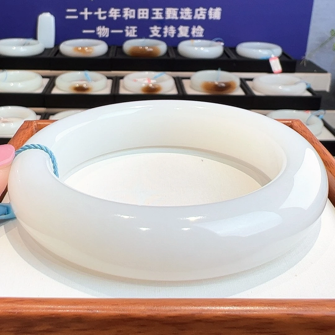 和田玉未镶嵌手镯