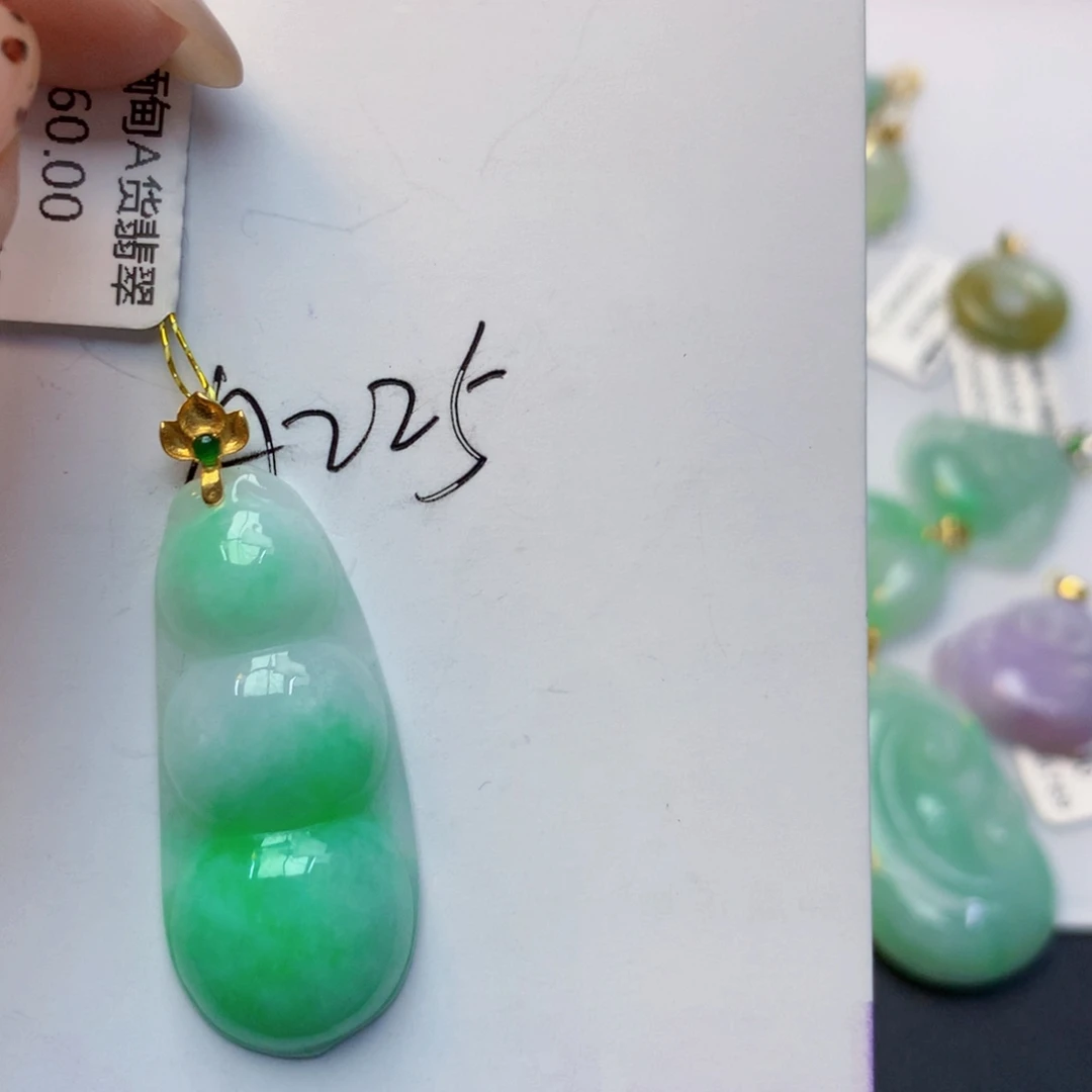 翡翠18K金镶嵌颈饰翡翠