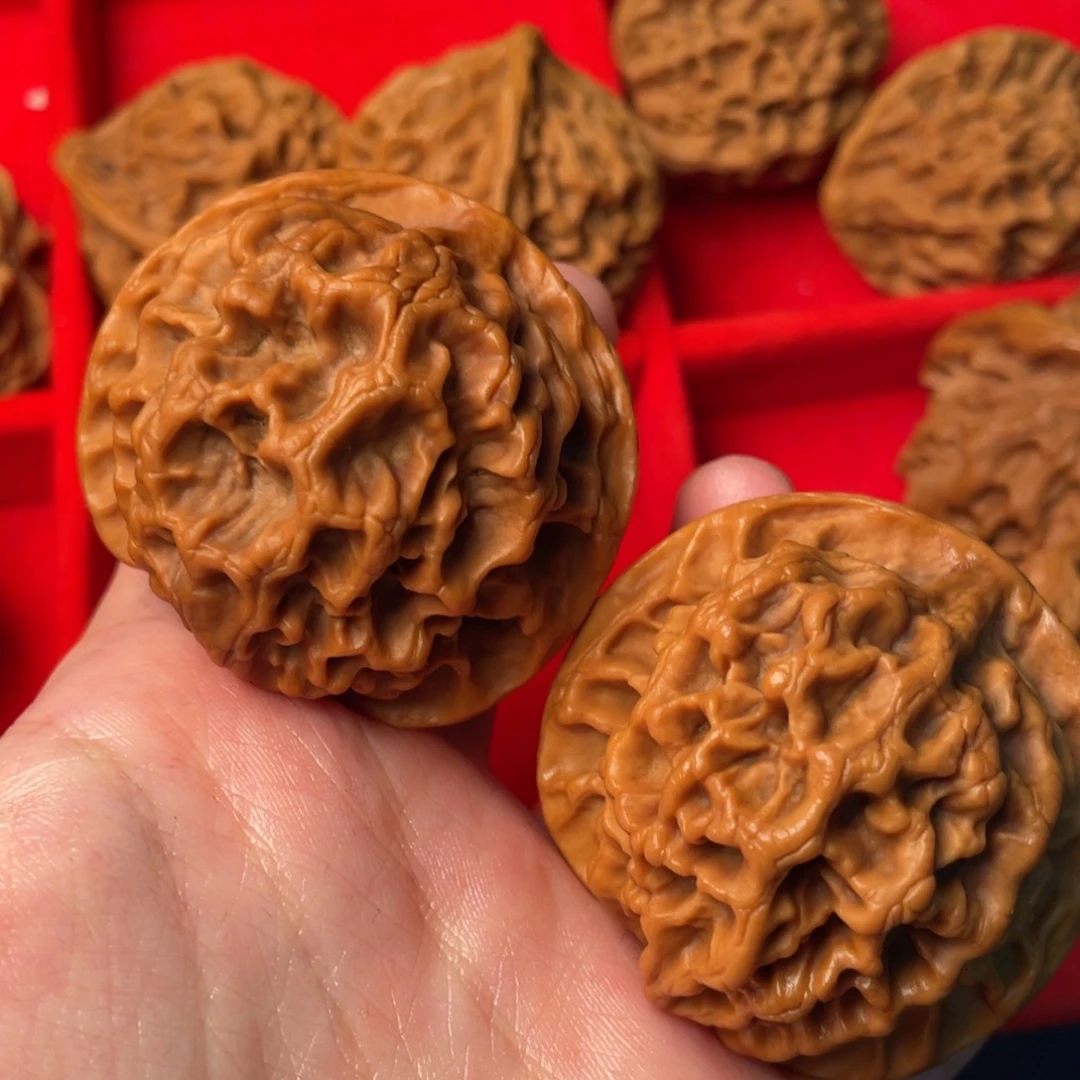 文玩核桃把件秦岭野生文玩核桃