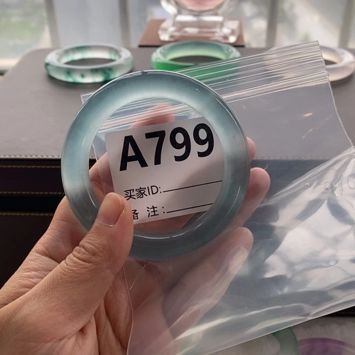 Y***a玉时尚飘花手镯799
