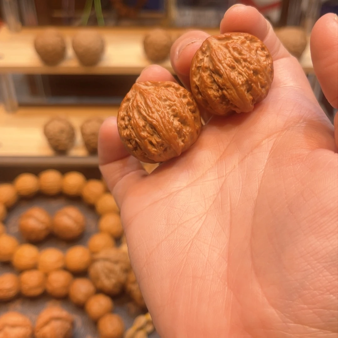 文玩核桃把件粗筋龙纹帽