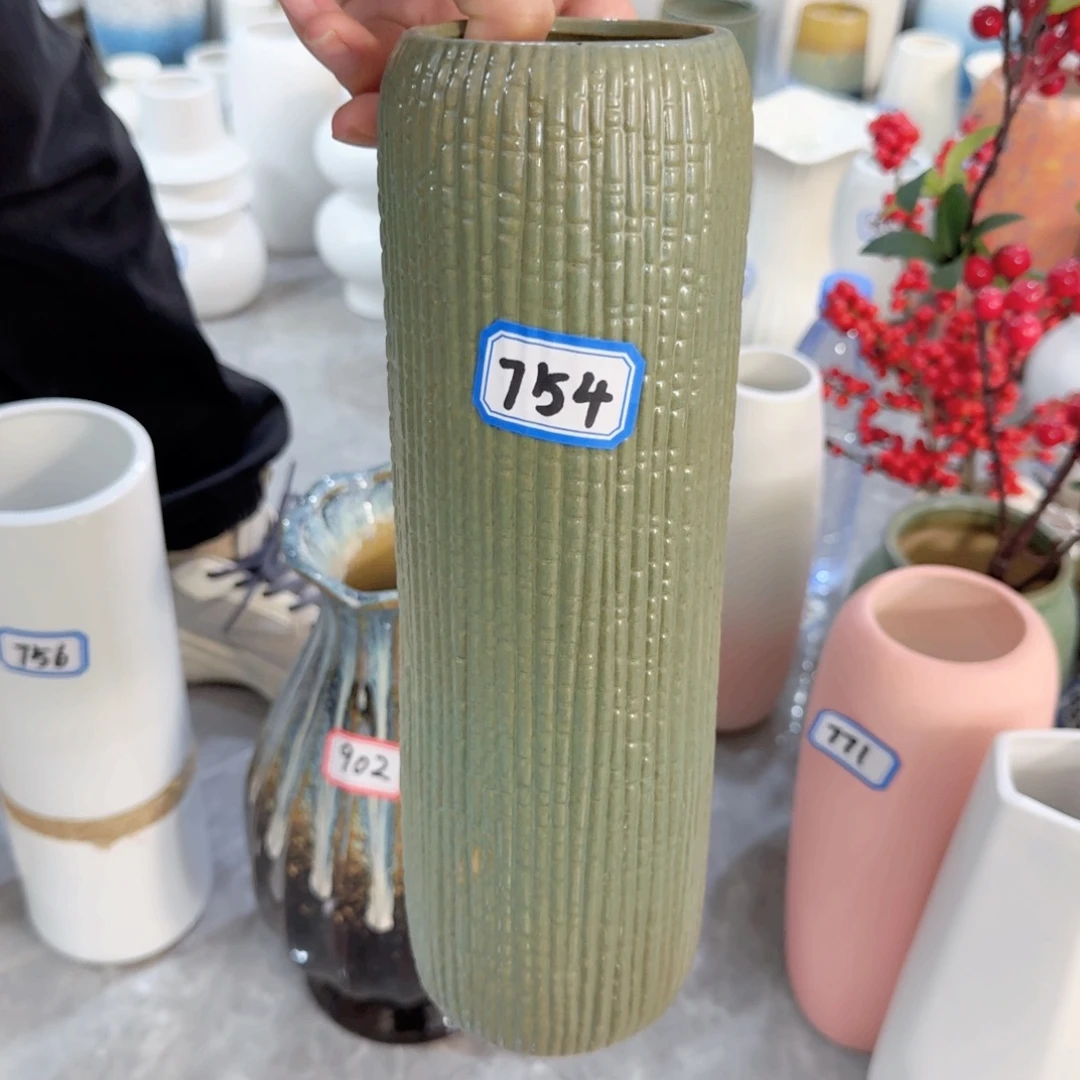 754号陶瓷高25厘米微瑕一个