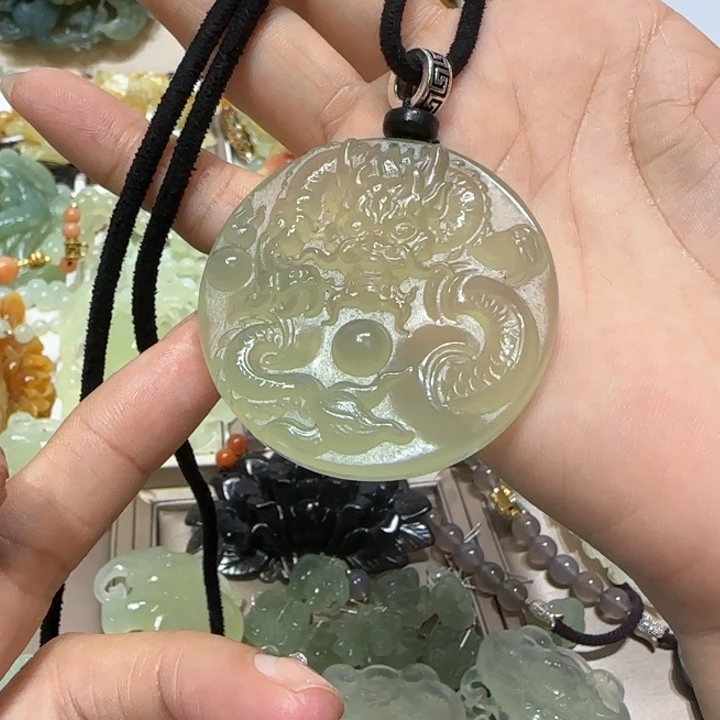 蛇纹石玉吊坠未镶嵌