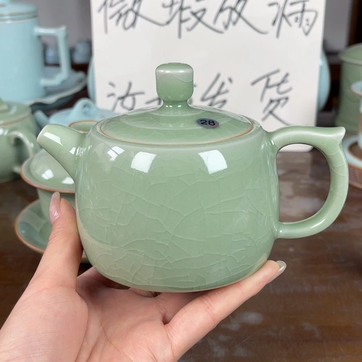 28号豆绿井栏壶不完美
