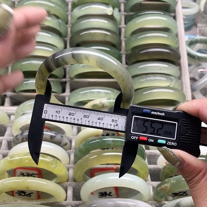 蛇纹石玉未镶嵌手镯322