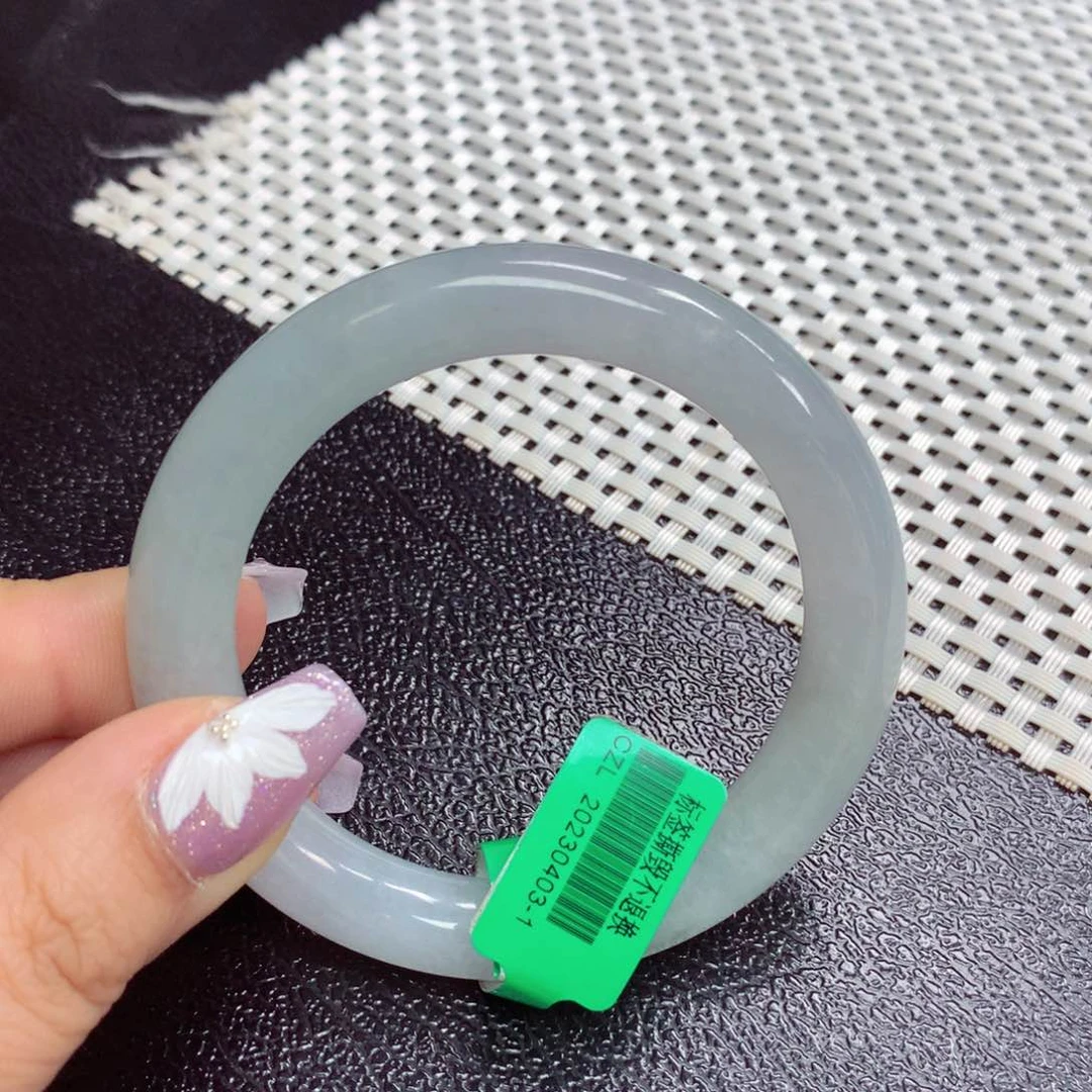 翡翠手镯未镶嵌缅甸