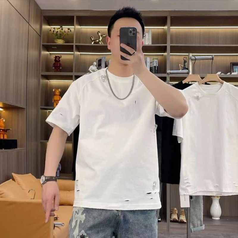 春季新款破洞短袖t男潮流个性别针装饰半截袖休闲宽松痞帅圆领T恤