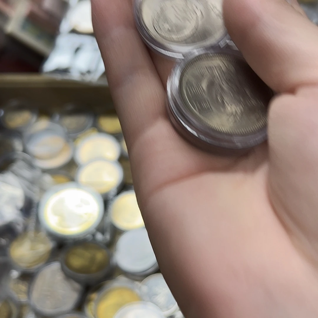 自***箱拍品。