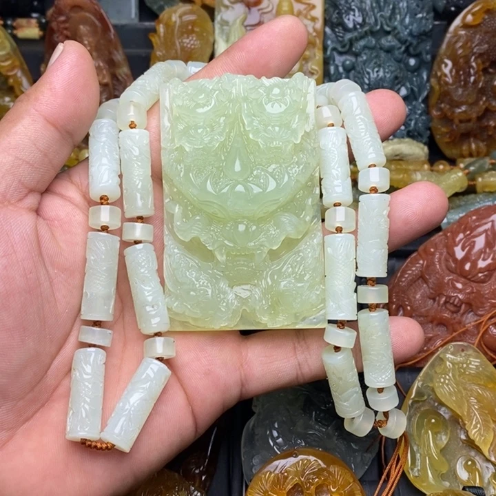 未镶嵌蛇纹石玉颈饰