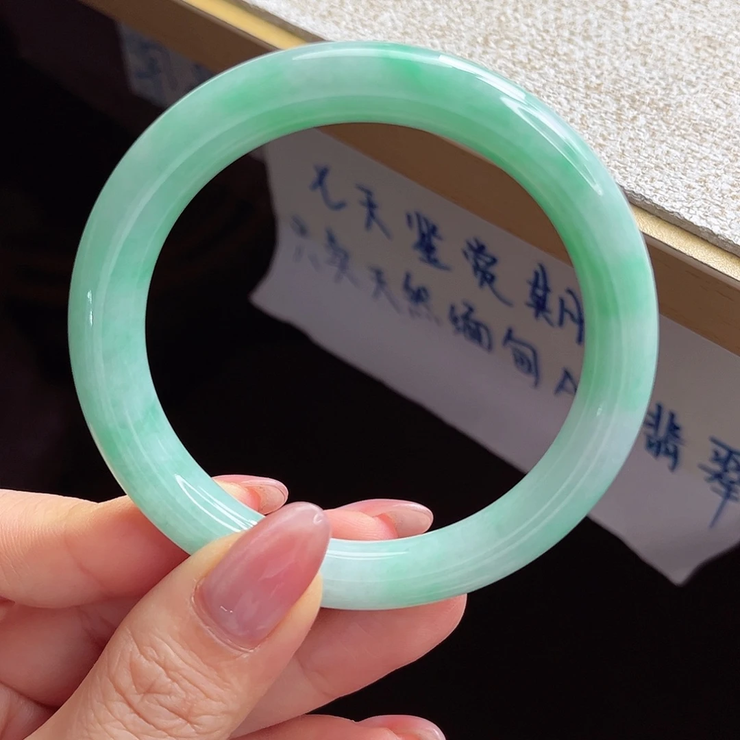 翡翠未镶嵌手镯手镯