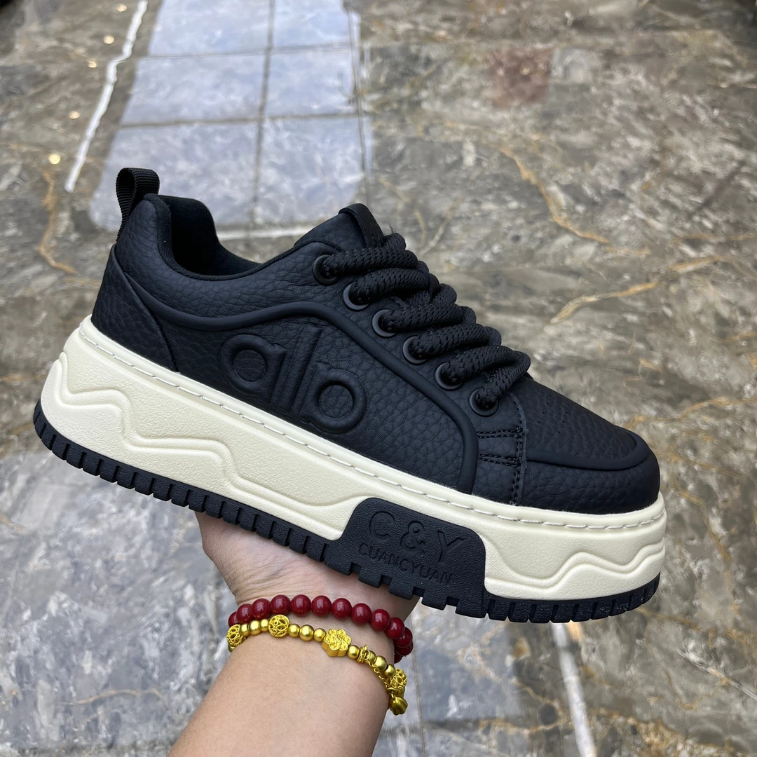 时尚男鞋2025冬季男士皮面百搭休闲鞋潮流厚底板鞋舒适耐磨运动鞋