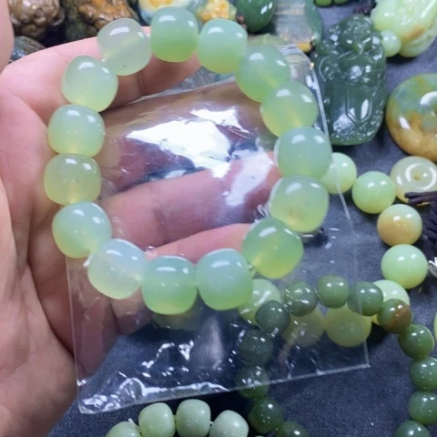 未镶嵌蛇纹石玉手链