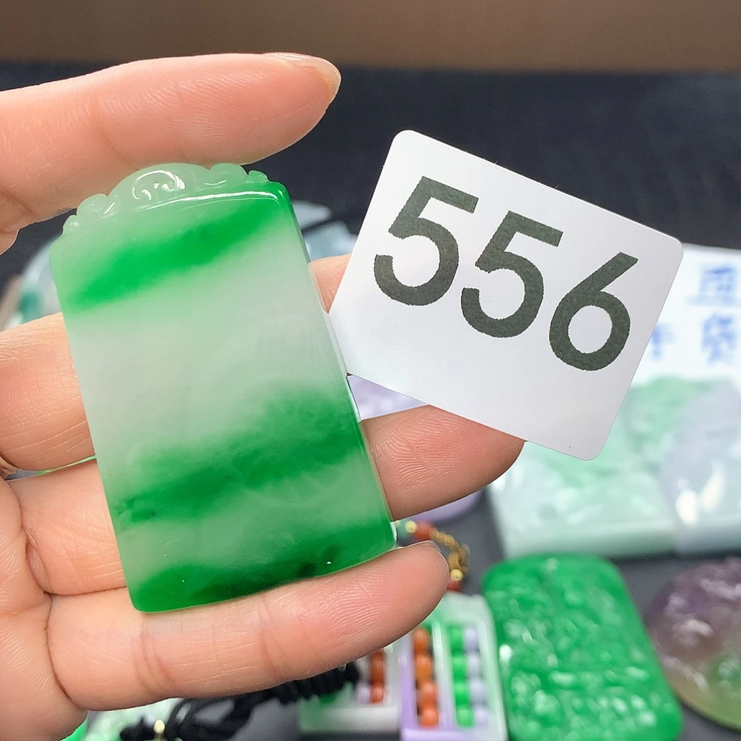 翡翠颈饰未镶嵌我