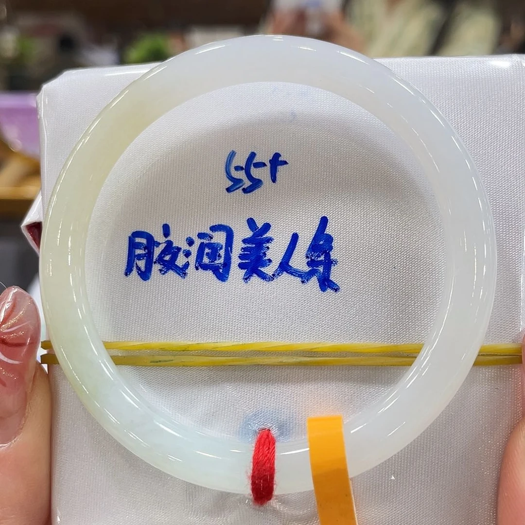 翡翠手镯未镶嵌翡翠手镯