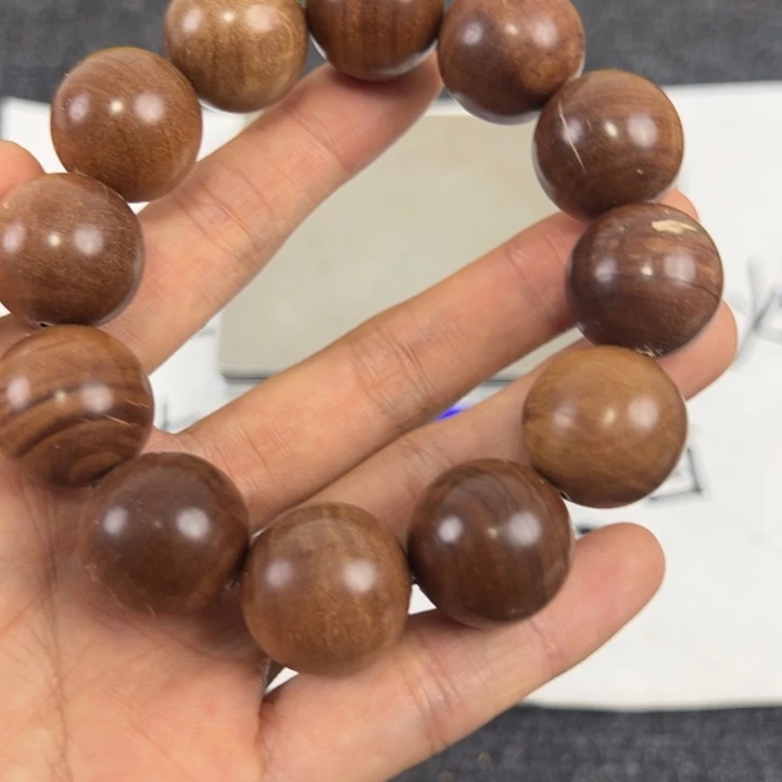 木2.0瑕疵………………檀香黑肉沉水，