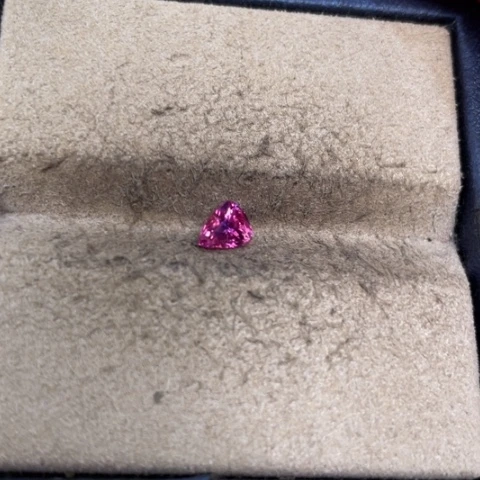 定制蓝宝石裸石未镶嵌1克拉