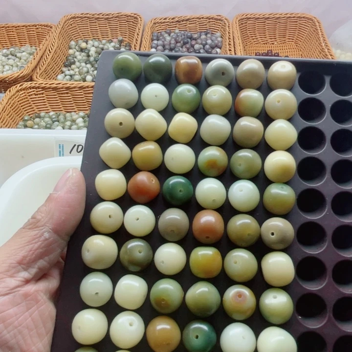 吊坠白玉菩提瑕疵14-13青提渐变桶珠60颗