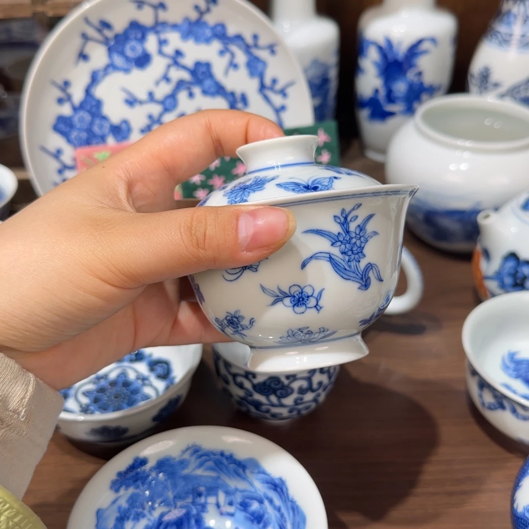 镇坤堂 清供图盖碗