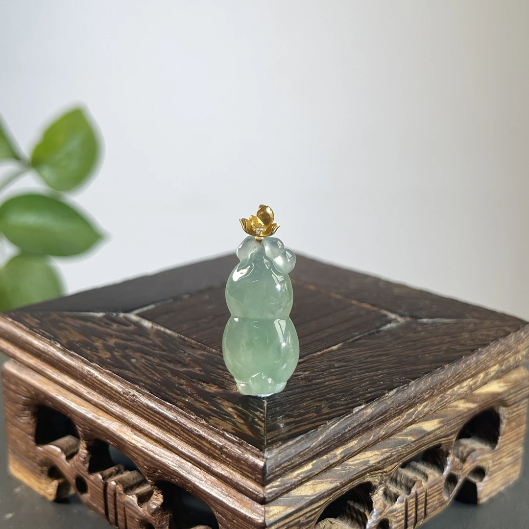 JGB09-115  天然缅甸A货翡翠  18K扣头葫芦