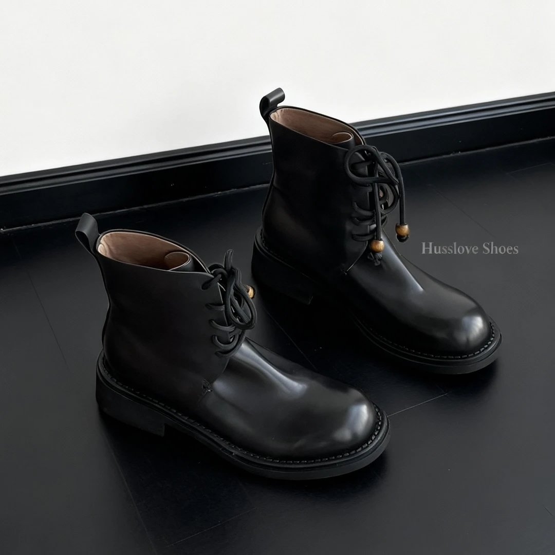 HUSSLOVE 头层牛皮·跟高4CM·复古英伦风串珠系带真皮粗跟马丁靴