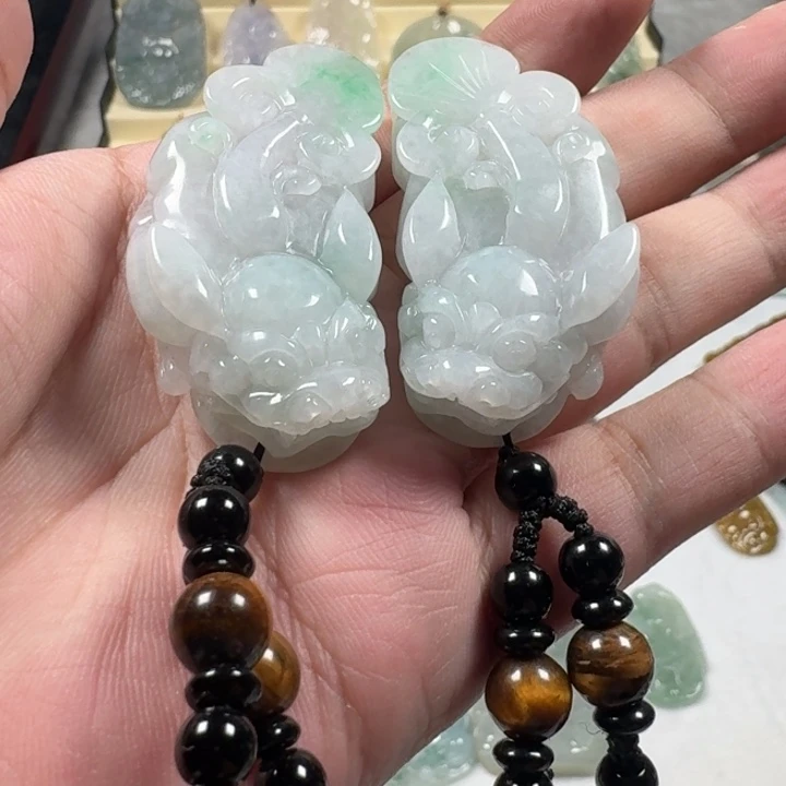 颈饰未镶嵌翡翠一对貔恘