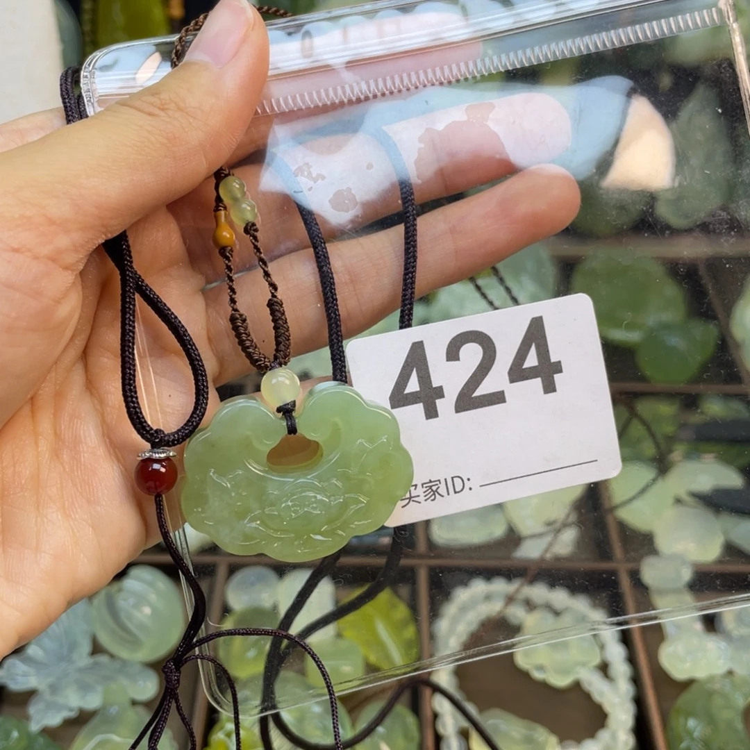 蛇纹石玉未镶嵌颈饰换绳子