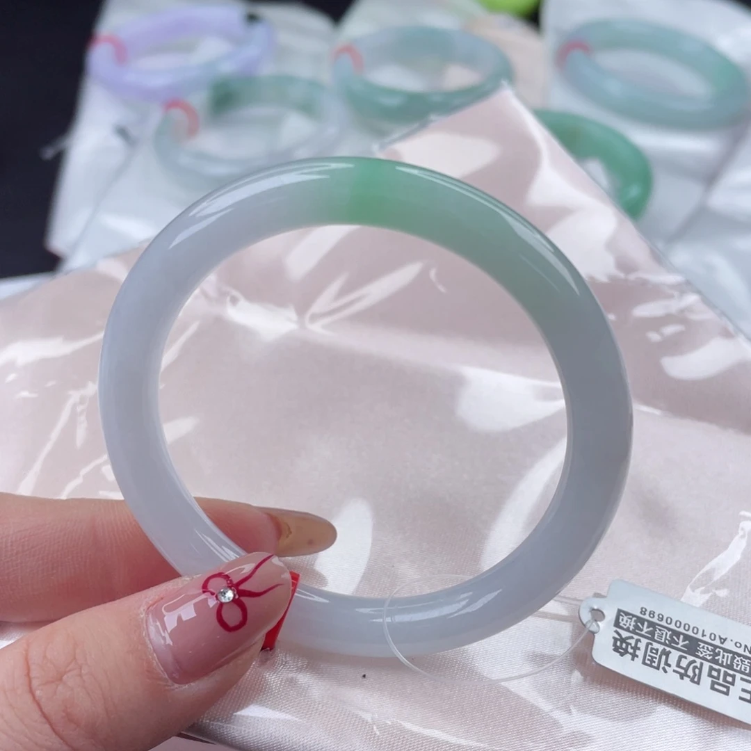 翡翠手镯未镶嵌52口2推荐