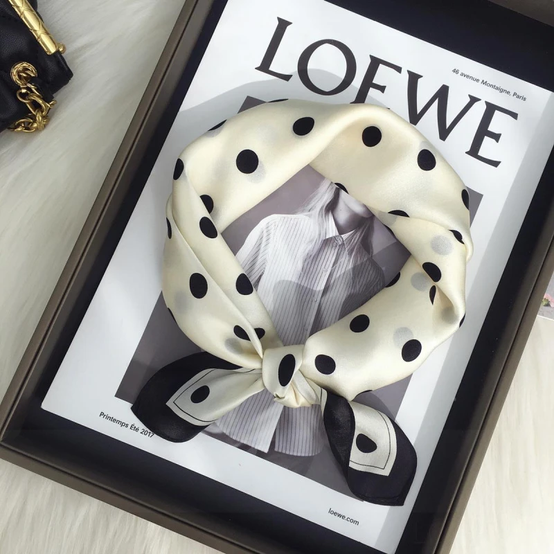 意大利丝绸女洋气百搭波点真丝桑蚕丝丝巾围巾小方巾时尚装饰小领