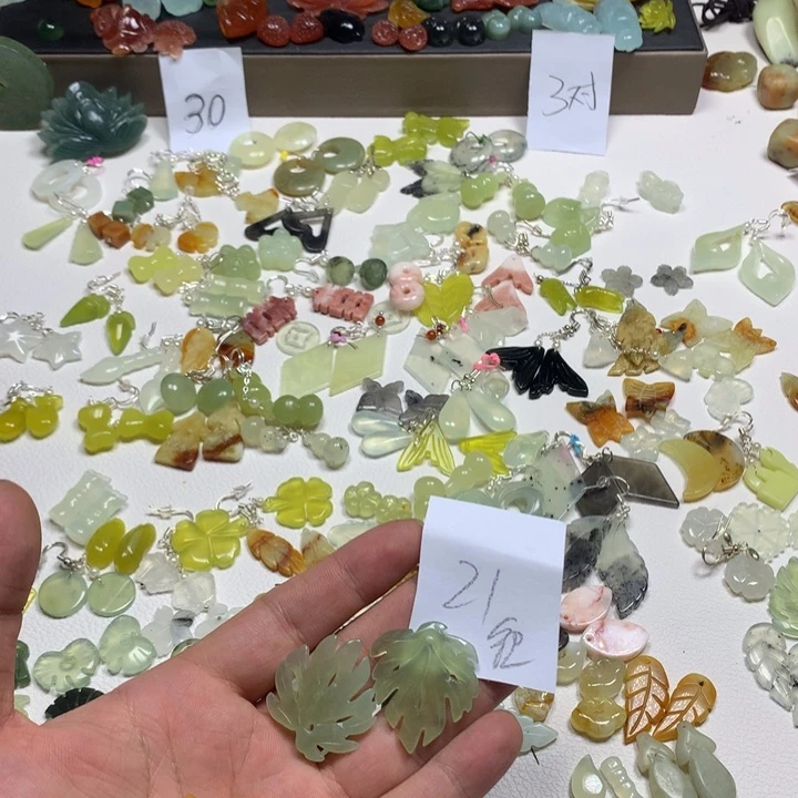 蛇纹石玉耳钉足银镀金镶嵌白**?