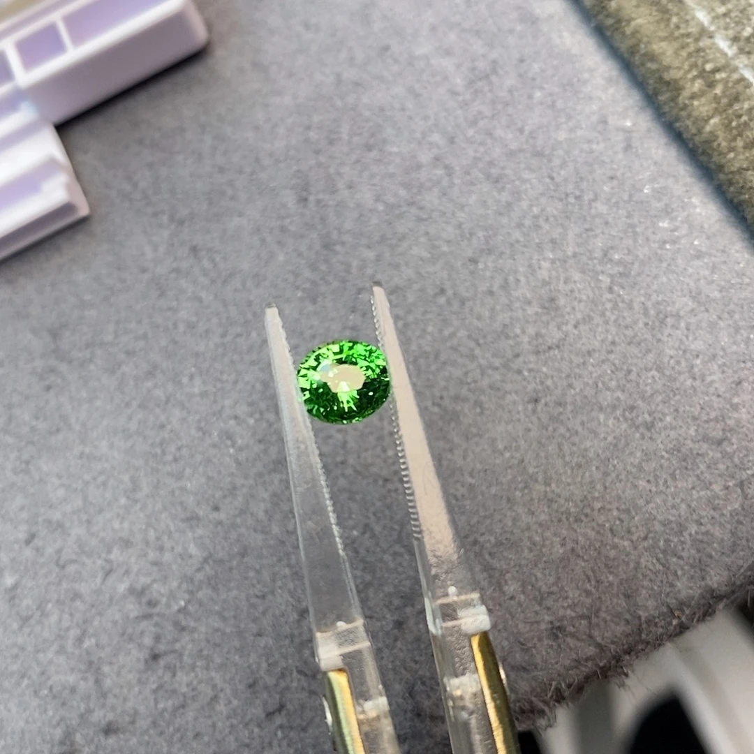 未镶嵌石榴石（沙弗莱）珠宝半成品1.15ct 卡扎尼