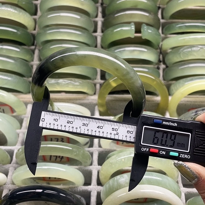 蛇纹石玉未镶嵌手镯195