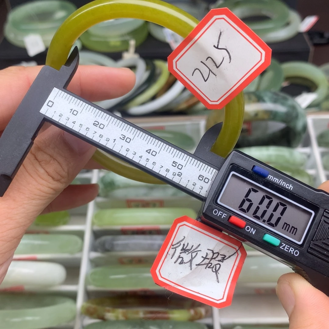 用***5未镶嵌蛇纹石玉手镯2125