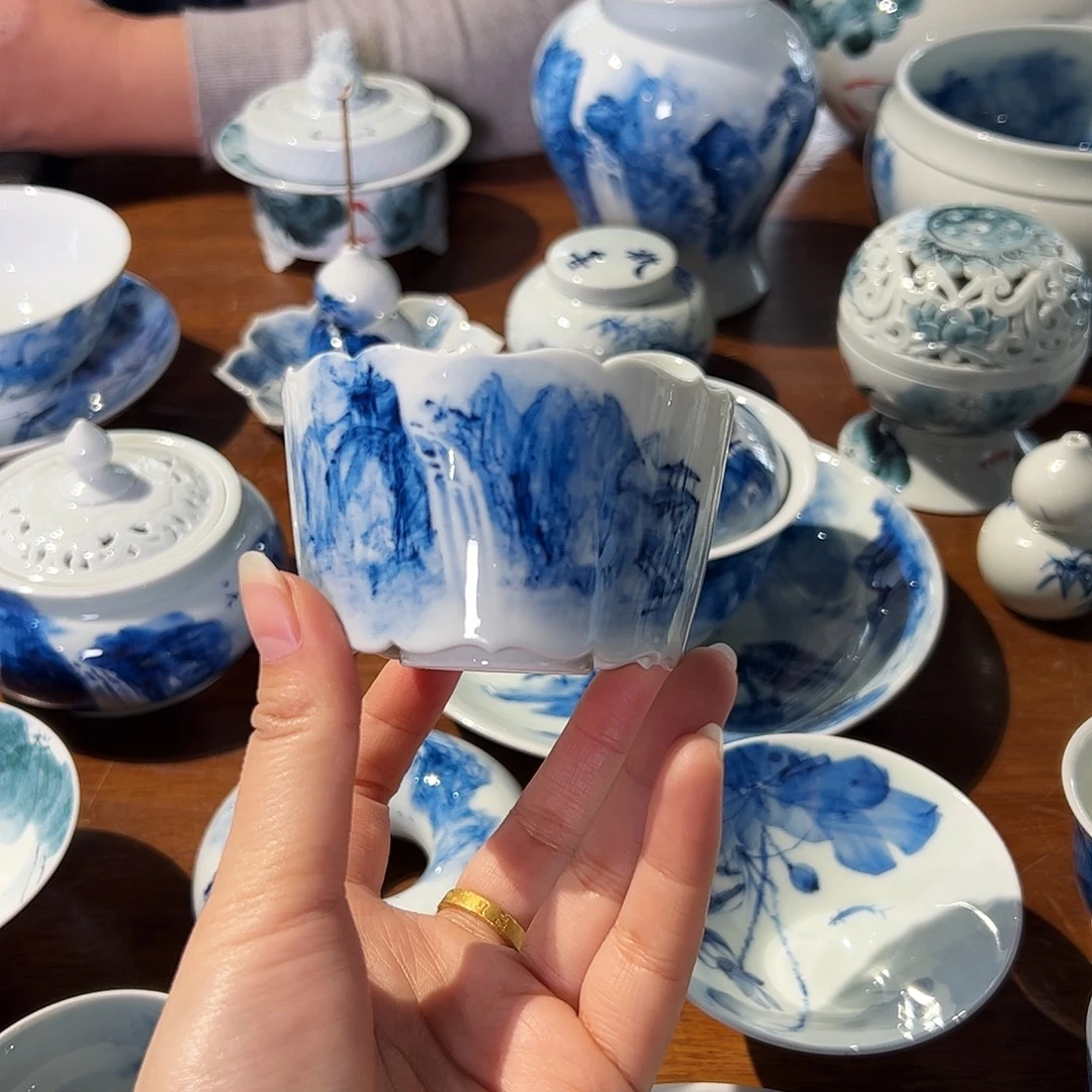 .***﹖青花手绘山水主人杯