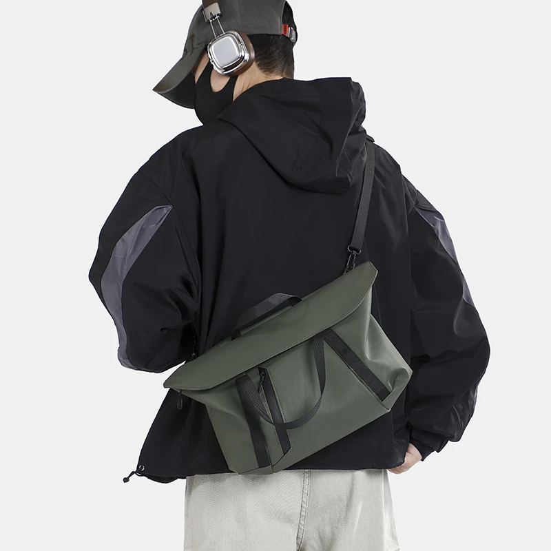 2025新款时尚男士单肩斜挎包机能风潮流休闲户外通勤男包轻便潮包