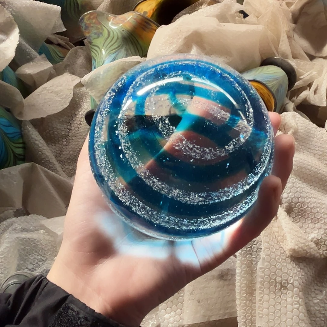 琉璃手工艺品琉璃的颜色是什么颜色的