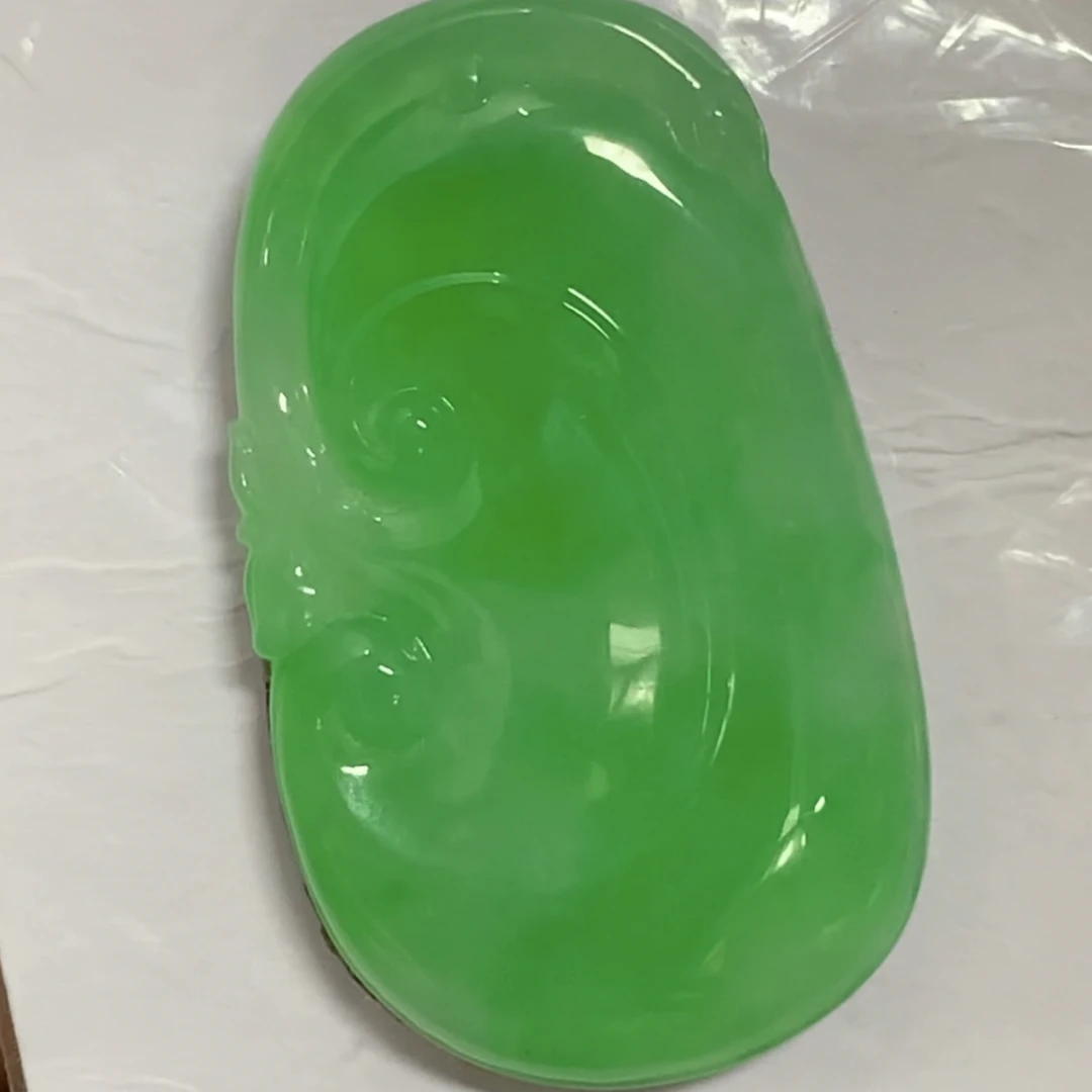 天然a货缅甸翡翠，冰冰胶胶冰阳绿大如意吊坠