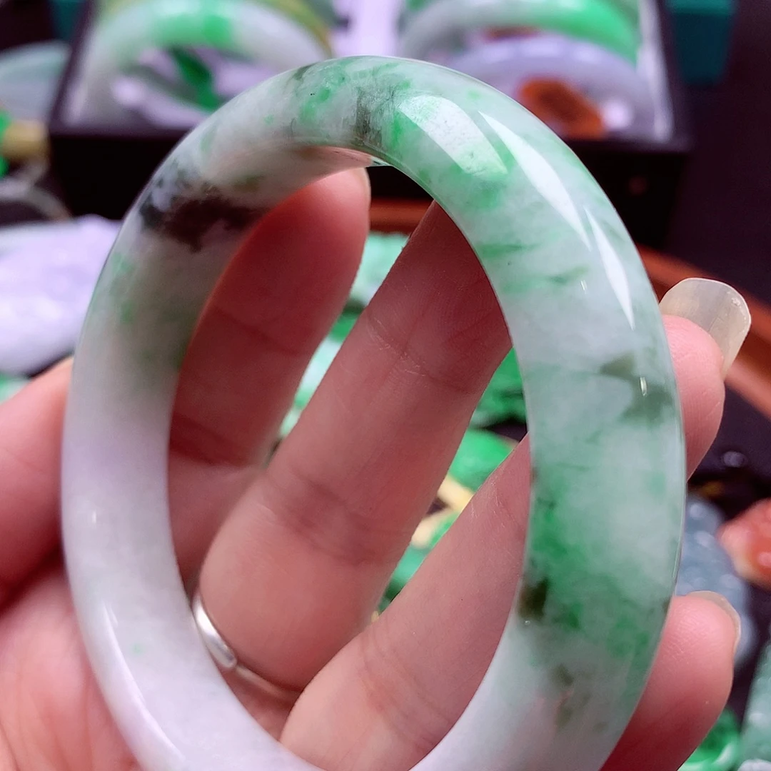 翡翠未镶嵌手镯翡翠