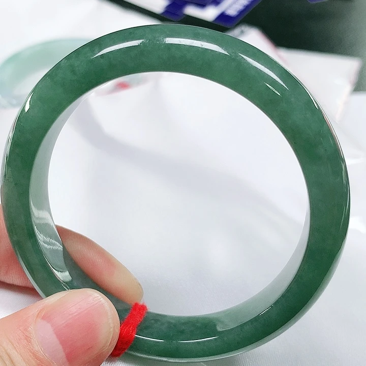 翡翠手镯未镶嵌天然翡翠手镯