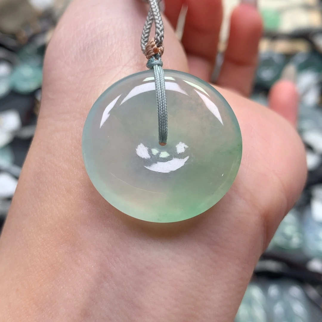 翡翠颈饰未镶嵌扣子