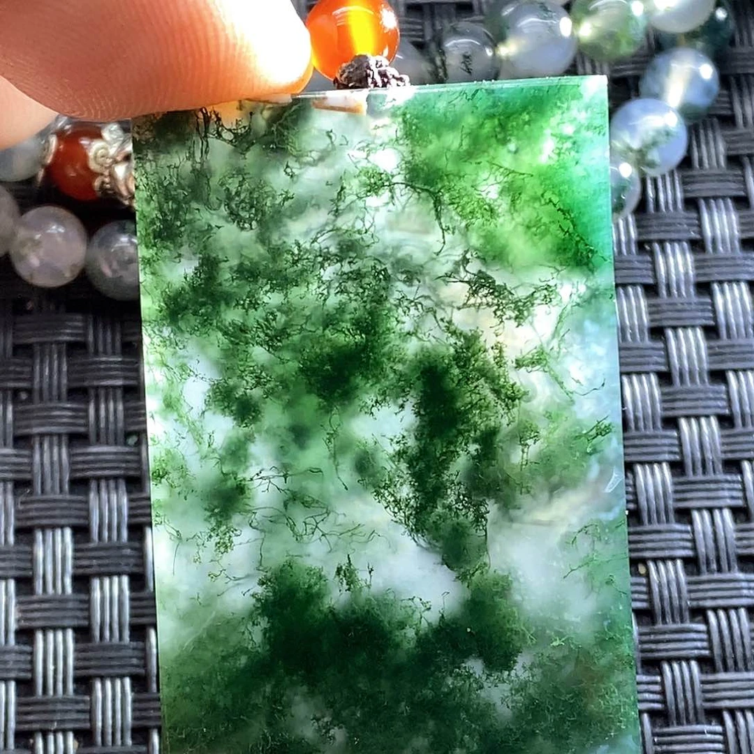 未镶嵌颈饰玛瑙/玉髓起*。