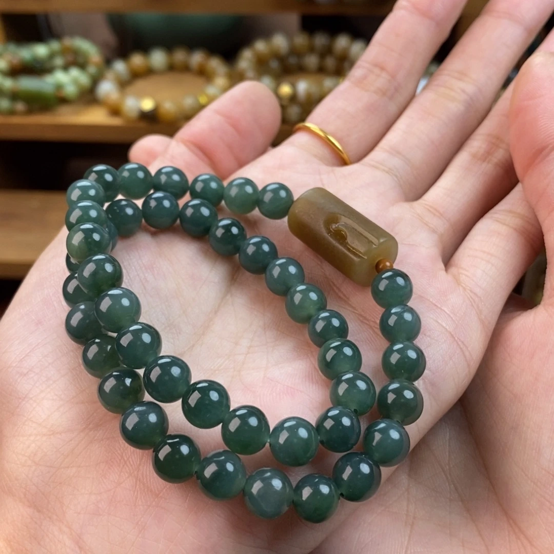 H***h和田玉未镶嵌颈饰