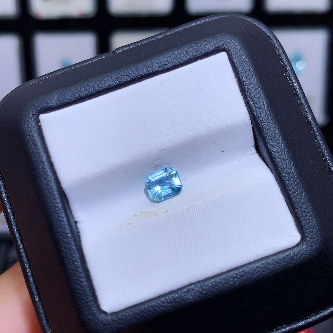 陈***桉海蓝宝石裸石未镶嵌0.7克拉，特价